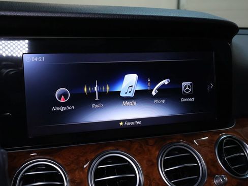 Used 2019 Mercedes-Benz E 300 4MATIC image 29