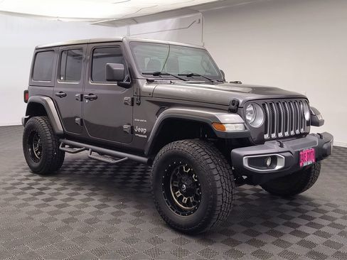 Used 2018 Jeep Wrangler Unlimited Sahara AWD/4WD image 7
