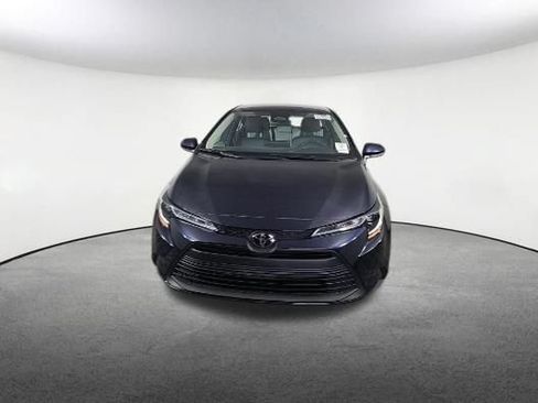 Used 2025 Toyota Corolla LE w/ LE Premium Package FWD image 2