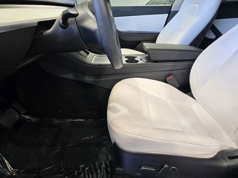 Used 2022 Tesla Model Y Long Range AWD/4WD image 14