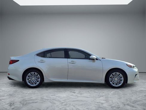 Used 2016 Lexus ES 350 4DR SDN w/ Premium Package w/Wood Trim image 8