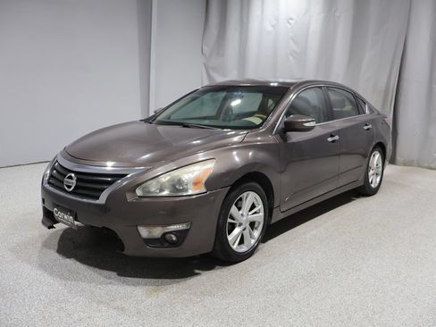 Used 2014 Nissan Altima 2.5 SL w/ Moonroof Package FWD image 6
