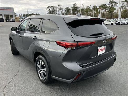 Certified 2023 Toyota Highlander XLE image 3