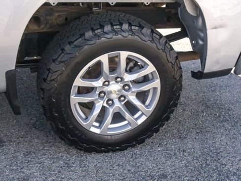 Used 2020 Chevrolet Silverado 1500 LT w/ Convenience Package AWD/4WD image 6