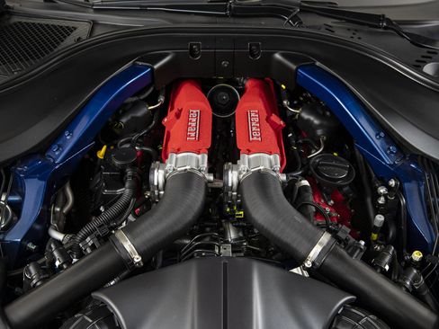 Certified 2025 Ferrari Roma Spider RWD image 36