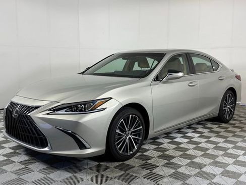 Used 2025 Lexus ES 300h 300h image 2