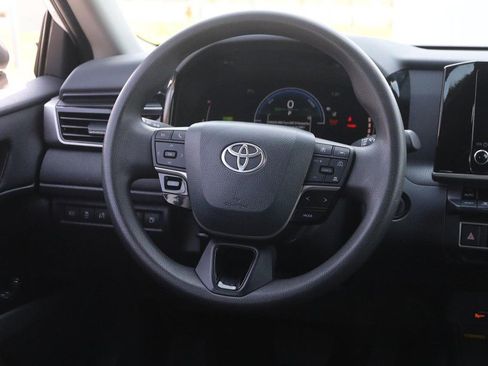 Used 2025 Toyota Camry LE image 23