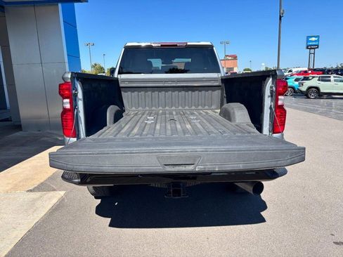 Used 2024 Chevrolet Silverado 2500 Custom w/ Custom Value Package image 4