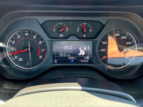 Used 2019 Chevrolet Camaro LT RWD image 2