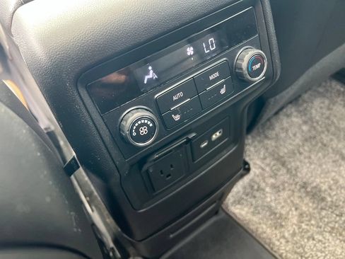 Used 2023 GMC Acadia AT4 w/ Technology Package AWD/4WD image 9
