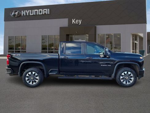 Used 2023 Chevrolet Silverado 2500 Custom w/ Custom Convenience Package image 3