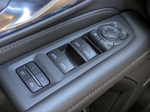 Used 2024 GMC Yukon XL Denali AWD/4WD image 21