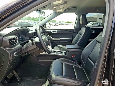Certified 2022 Ford Explorer XLT w/ Equipment Group 202A AWD/4WD image 13