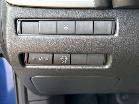 Used 2023 Nissan Rogue SV image 14