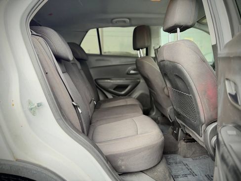 Used 2018 Chevrolet Trax LT AWD/4WD image 16