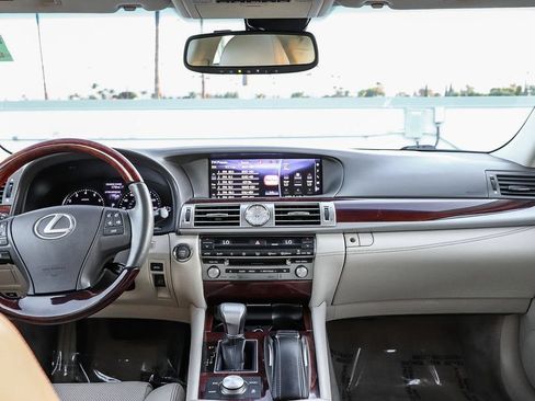 Used 2016 Lexus LS 460 w/ Comfort Package RWD image 15