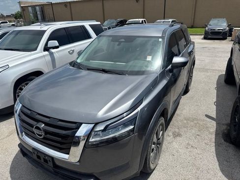 Used 2022 Nissan Pathfinder SV AWD/4WD image 19