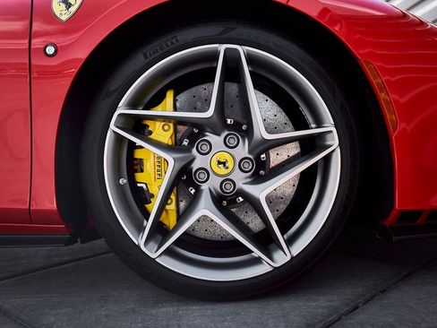 Used 2022 Ferrari F8 Tributo RWD image 32
