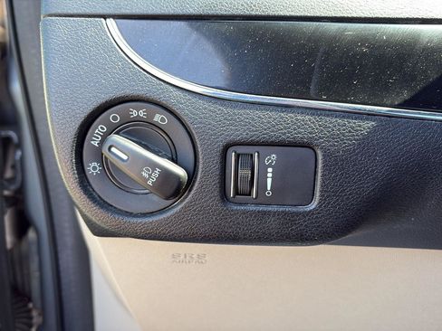 Used 2019 Dodge Grand Caravan SXT FWD image 10