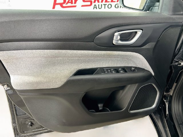 Used 2022 Jeep Compass Latitude AWD/4WD image 29