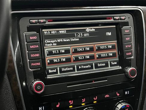 Used 2015 Volkswagen Passat TDI SEL Premium image 25