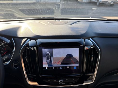 Used 2023 Chevrolet Traverse RS image 33