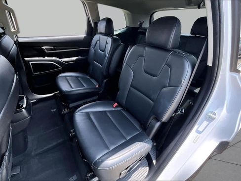 Used 2025 Kia Telluride S AWD/4WD image 18