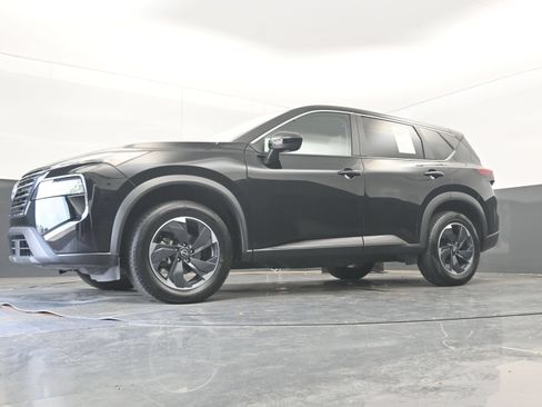 Used 2025 Nissan Rogue SV FWD image 29