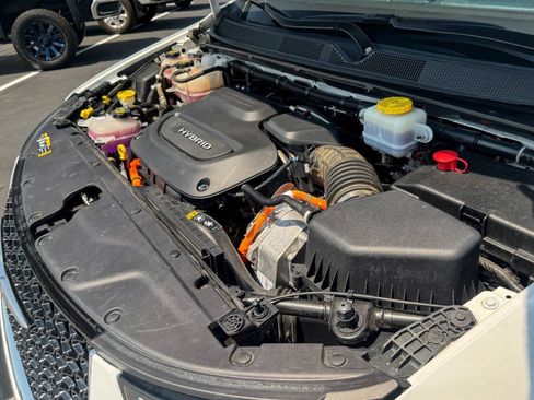 Used 2024 Chrysler Pacifica Limited FWD image 36