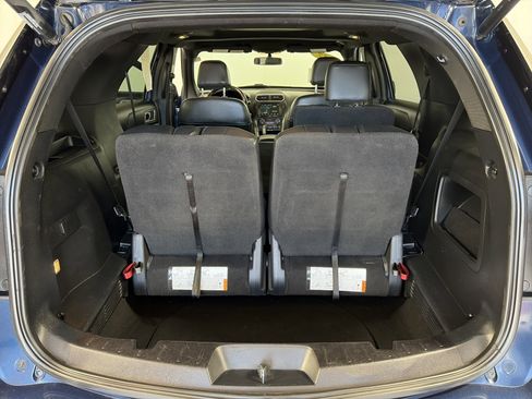Used 2017 Ford Explorer XLT w/ Equipment Group 202A AWD/4WD image 15