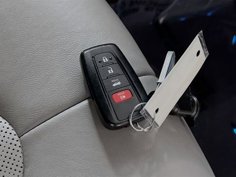 Used 2021 Toyota Camry XLE image 36