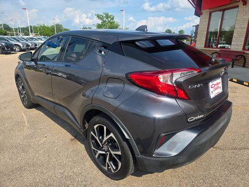 Used 2021 Toyota C-HR XLE FWD image 6