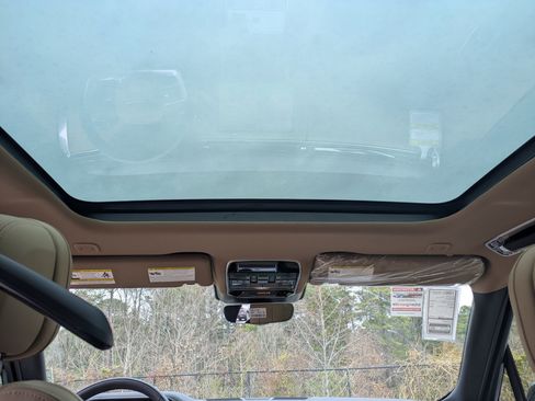 New 2026 Land Rover Range Rover Long Wheelbase SE image 25