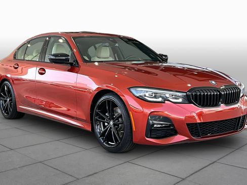 Used 2022 BMW 330i Sedan w/ M Sport Package RWD image 2