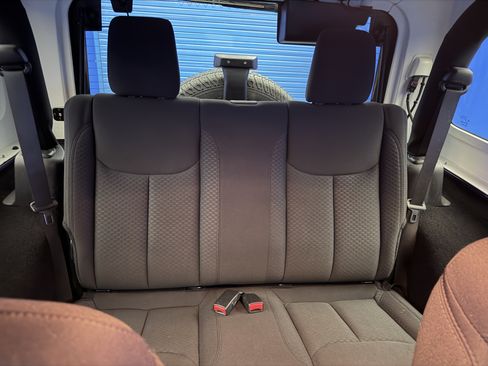 Used 2018 Jeep Wrangler Sport AWD/4WD image 22