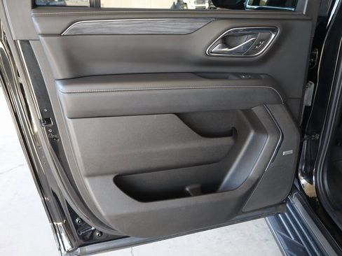 Used 2023 GMC Yukon XL SLT image 44