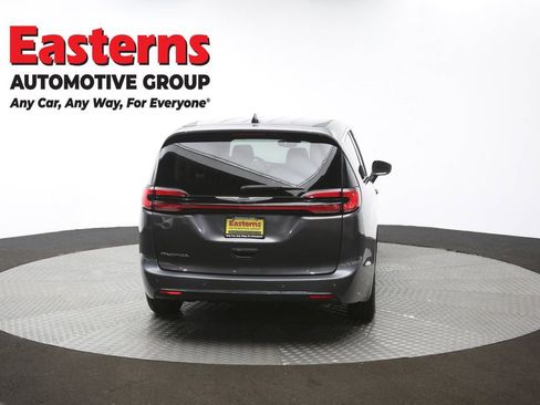 Used 2023 Chrysler Pacifica Touring-L FWD image 40