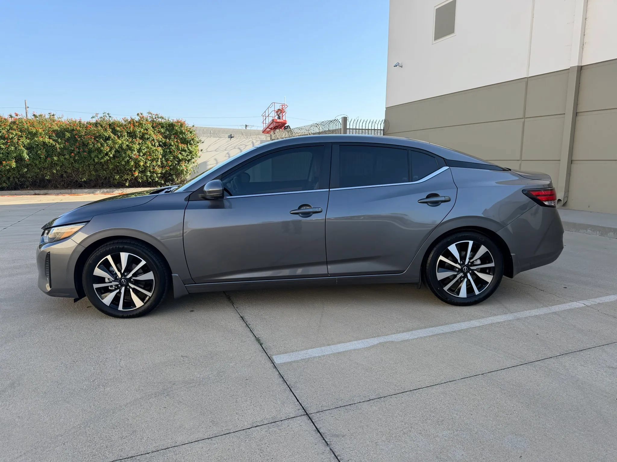 Used 2025 Nissan Sentra SV w/ SV Premium Package FWD image 8