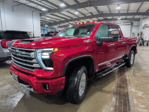 Used 2025 Chevrolet Silverado 2500 High Country w/ Technology Package AWD/4WD image 6