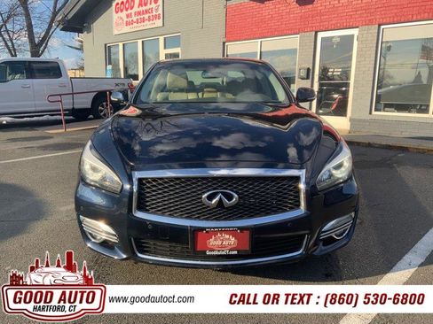 Used 2017 INFINITI Q70 5.6 image 2