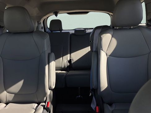 Used 2023 Toyota Sienna XLE image 13
