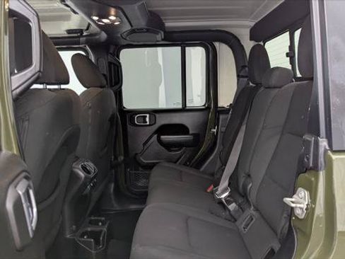 Used 2023 Jeep Gladiator Sport AWD/4WD image 17