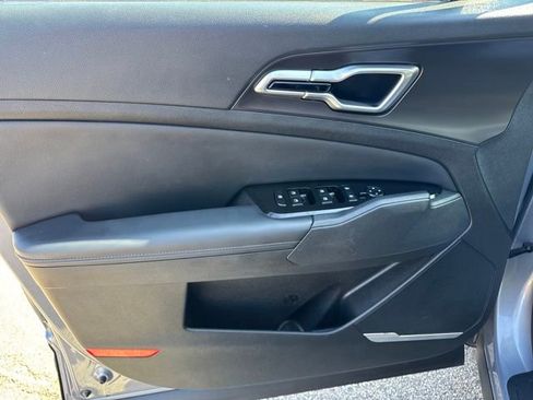 Used 2023 Kia Sportage EX image 11