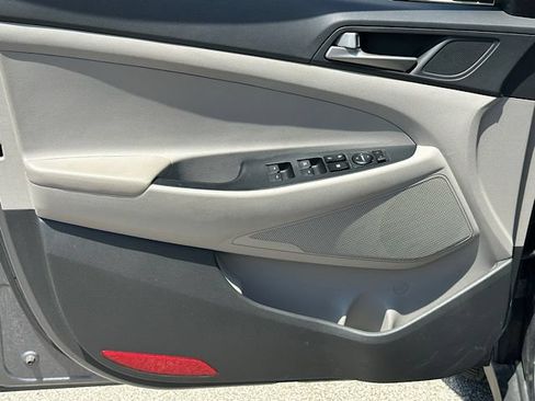 Used 2018 Hyundai Tucson Value FWD image 16
