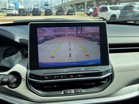 Used 2025 Jeep Compass Limited image 20