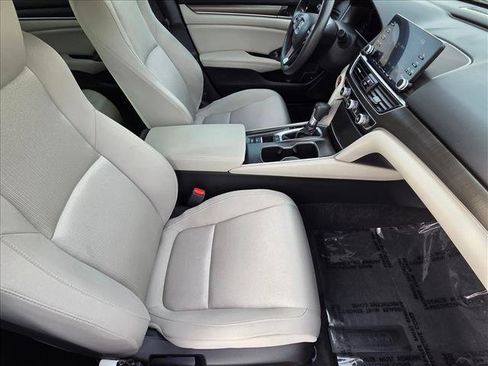 Used 2018 Honda Accord LX image 19