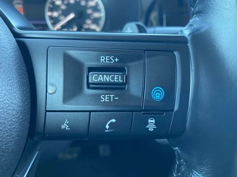 Used 2025 Nissan Pathfinder SV image 34