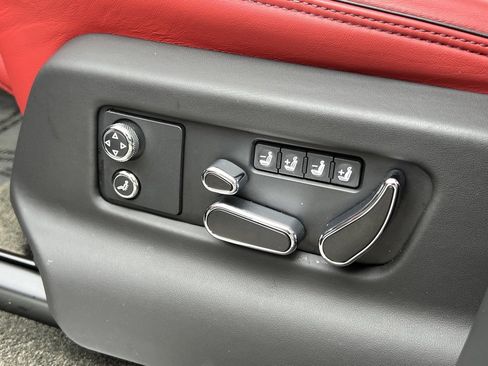 Certified 2022 Bentley Bentayga image 38