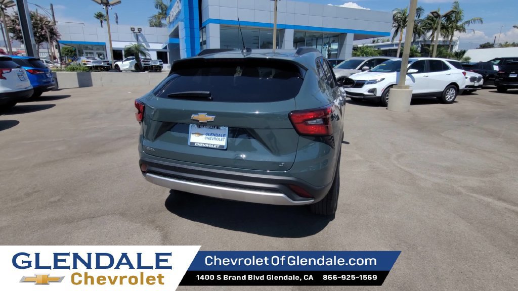 Used 2025 Chevrolet Trax LT FWD image 7