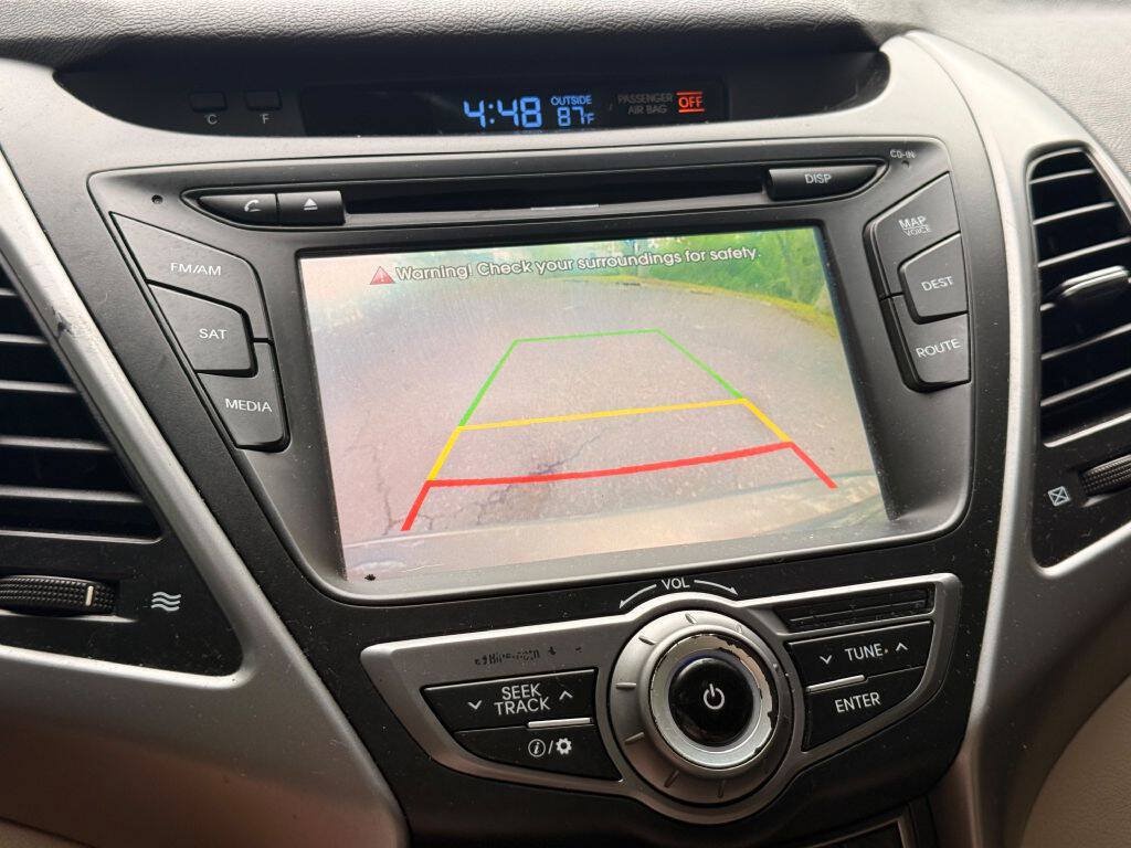 Used 2015 Hyundai Elantra Limited w/ Option Group 05 FWD image 17